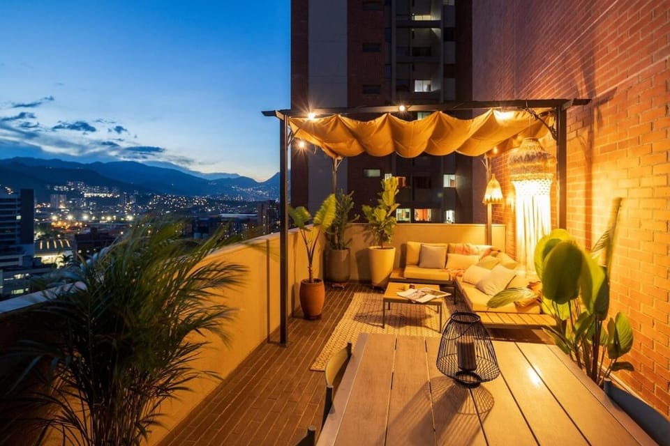 Night, View (from property/room), Balcony/Terrace, Seating area, Dining area, Mountain view