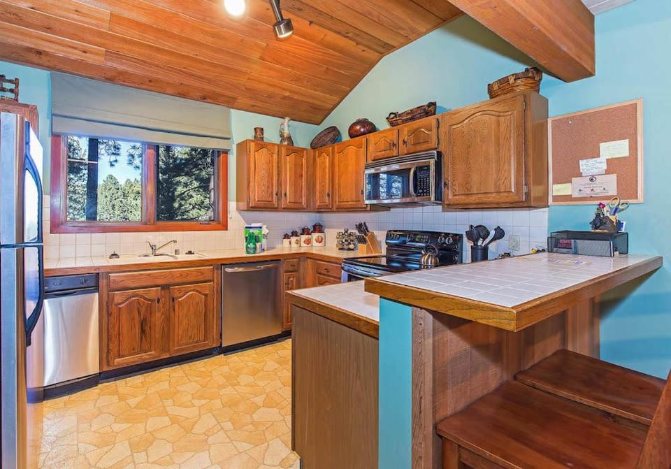 Winterset #18 Shared Pool & Near Skiing House in Mammoth Lakes