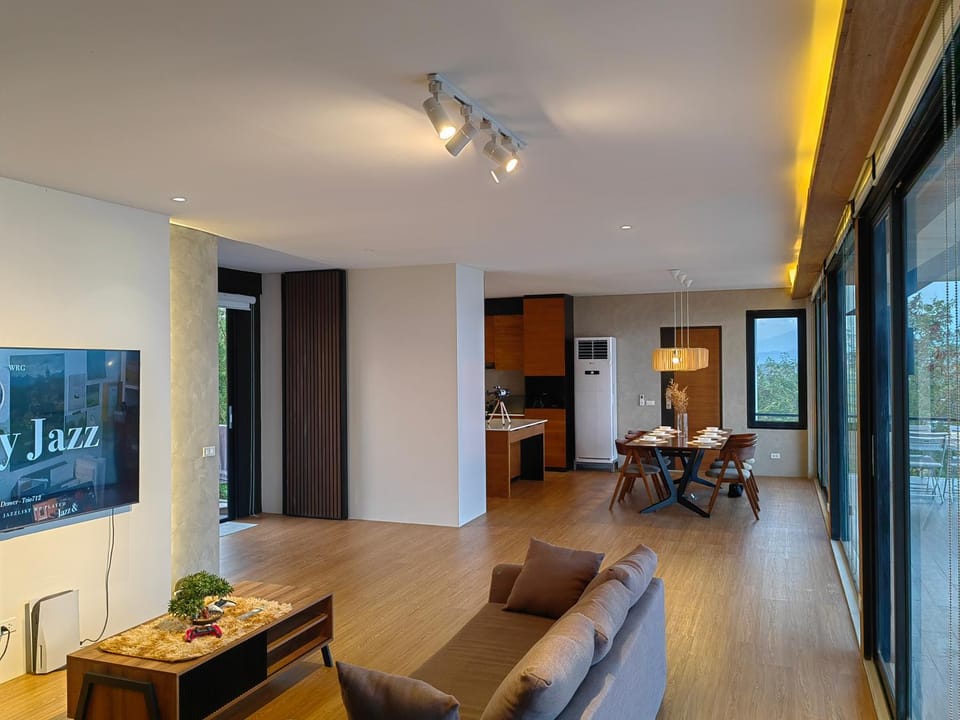 Living room, Seating area, Dining area
