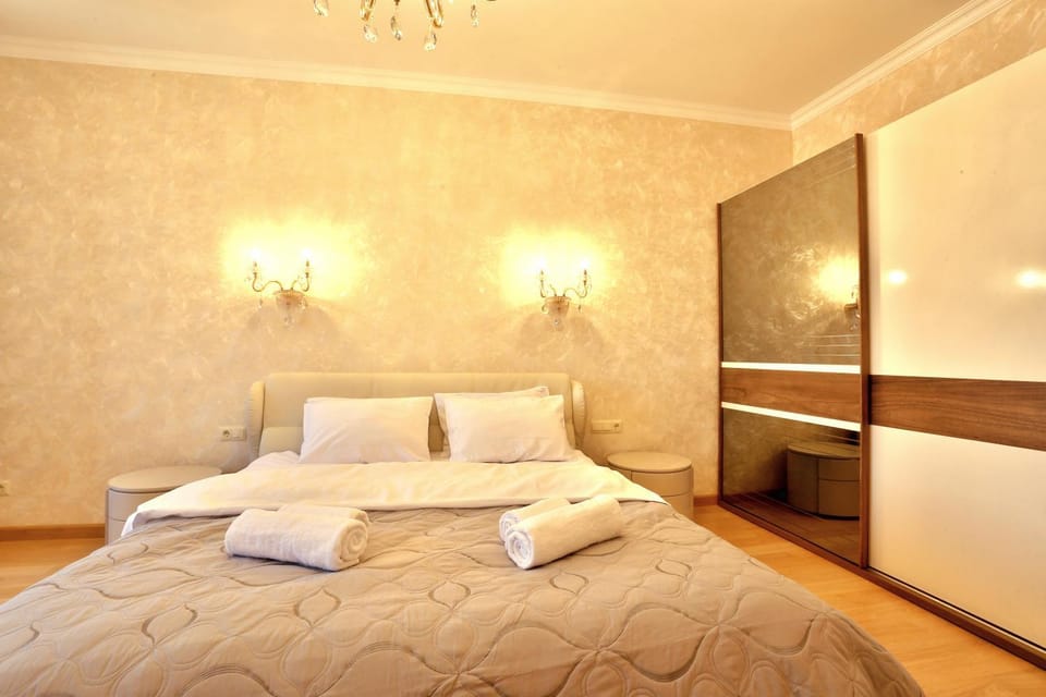 Photo of the whole room, wardrobe
