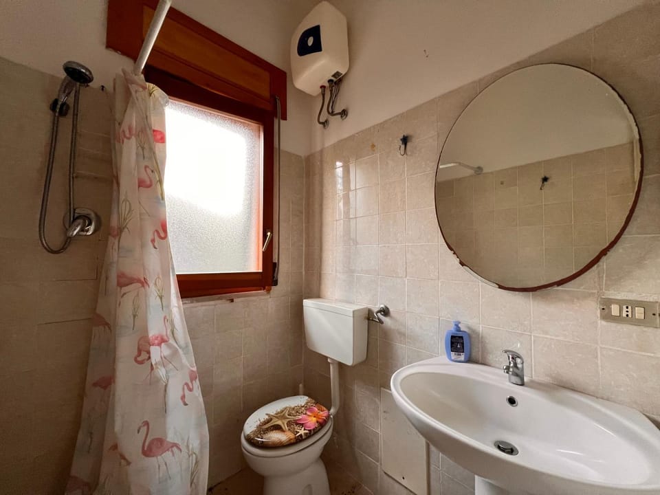Toilet, Bathroom, towels
