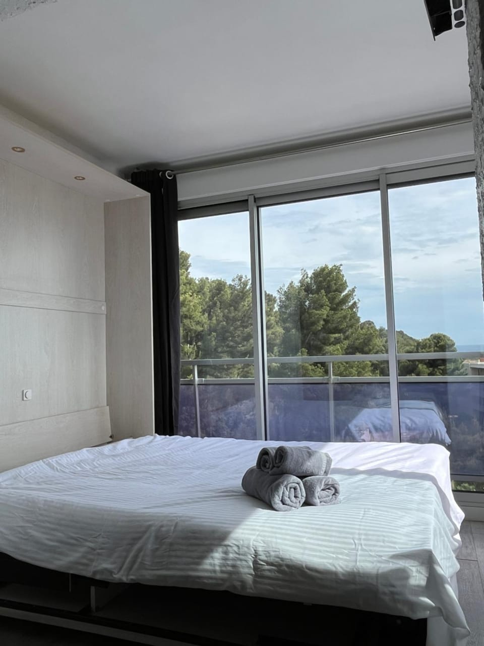 Bed, Natural landscape, Photo of the whole room, Bedroom, Sea view, towels