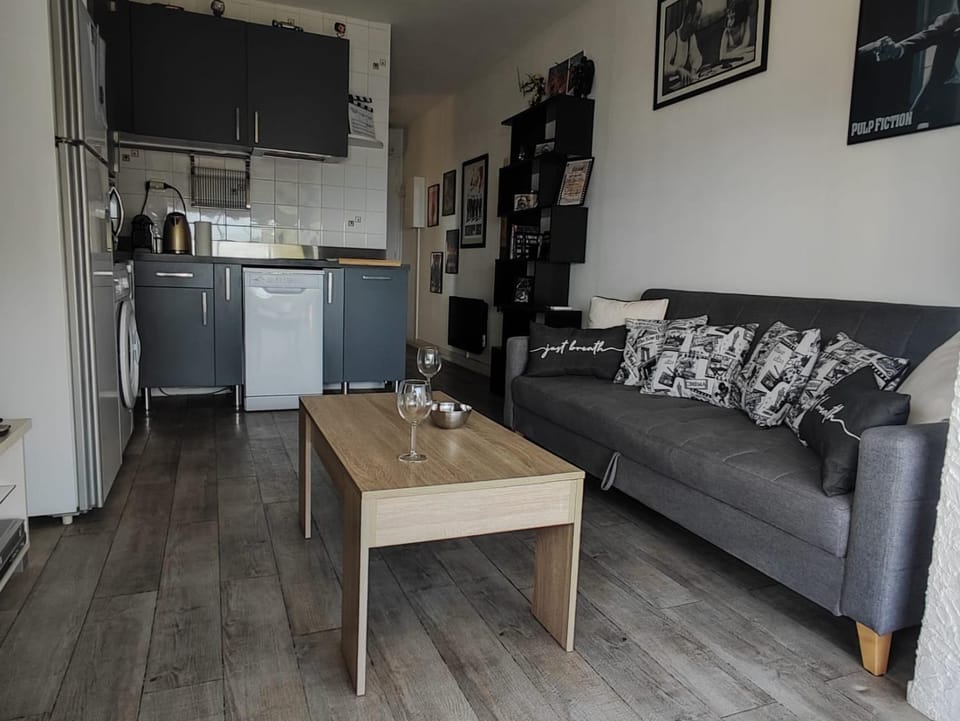 TV and multimedia, Living room, Dining area, stove