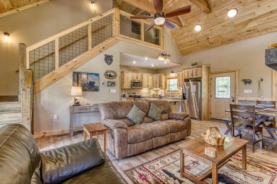 Sunrise Chalet by Avada Properties House in Gatlinburg