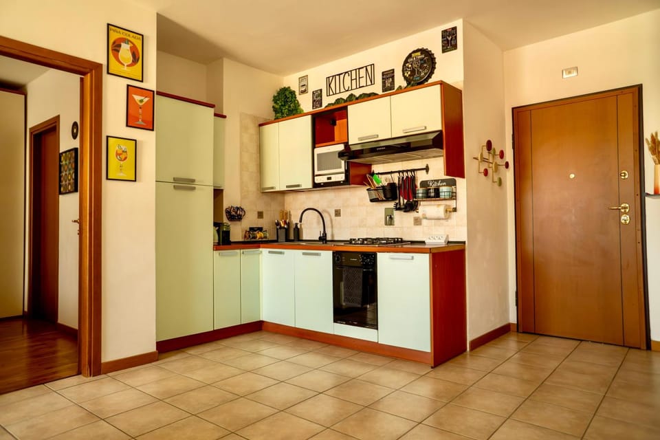 Nearby landmark, Facade/entrance, Day, Coffee/tea facilities, Kitchen or kitchenette, Living room, Seating area, Floor plan, Time of day, dishwasher, flat iron, heating, heating, internet, internet, microwave, oven, stove, stove, wardrobe, washing machine, washing machine, kitchen, kitchen, air conditioner, air conditioner