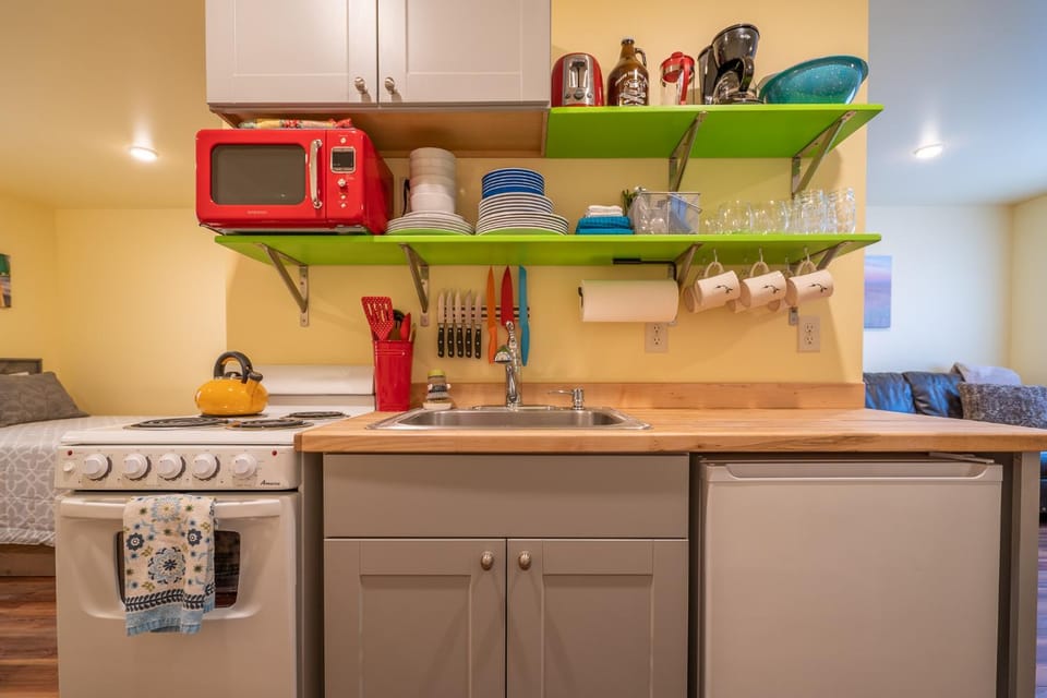 Kitchen or kitchenette, oven, stove, toaster