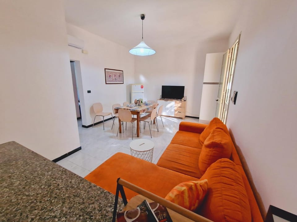 Communal lounge/ TV room, TV and multimedia, Living room, Dining area, Evening entertainment