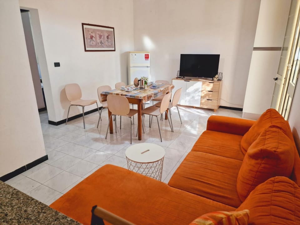 Communal lounge/ TV room, TV and multimedia, Living room, Seating area, Dining area, Evening entertainment