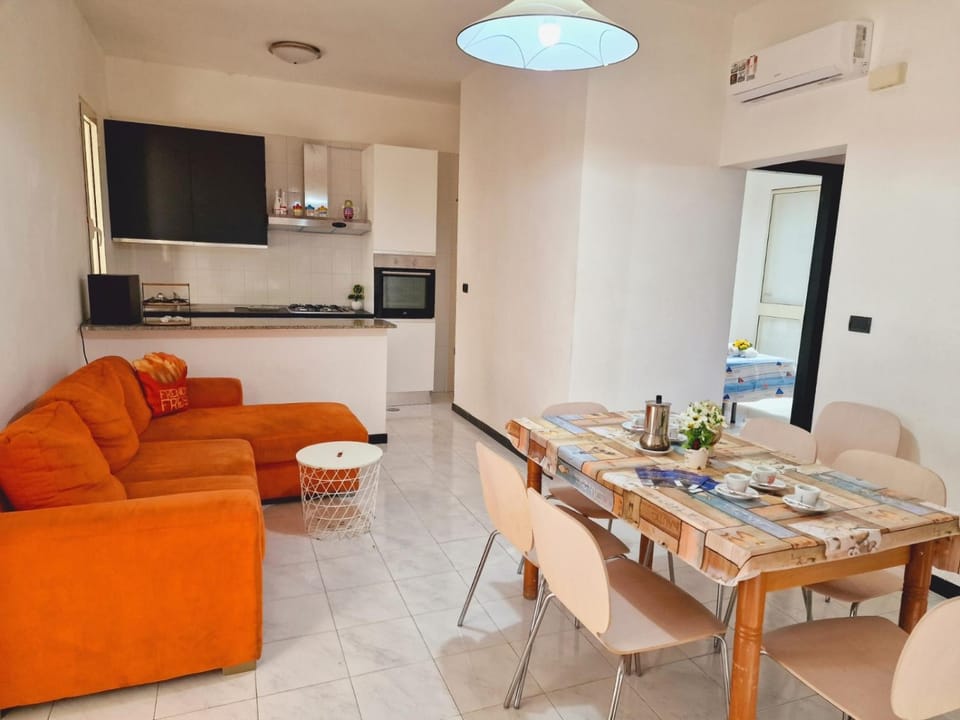 Kitchen or kitchenette, Living room, Seating area, oven, pet friendly, stove