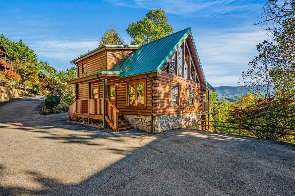 Some Peak Somewhere Cabin by Avada Properties Cabin in Gatlinburg