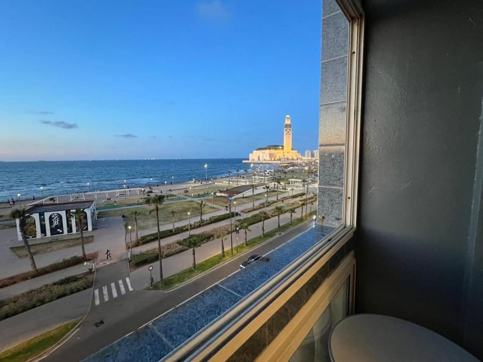 Spacious apartment beachfront city center Apartment in Casablanca