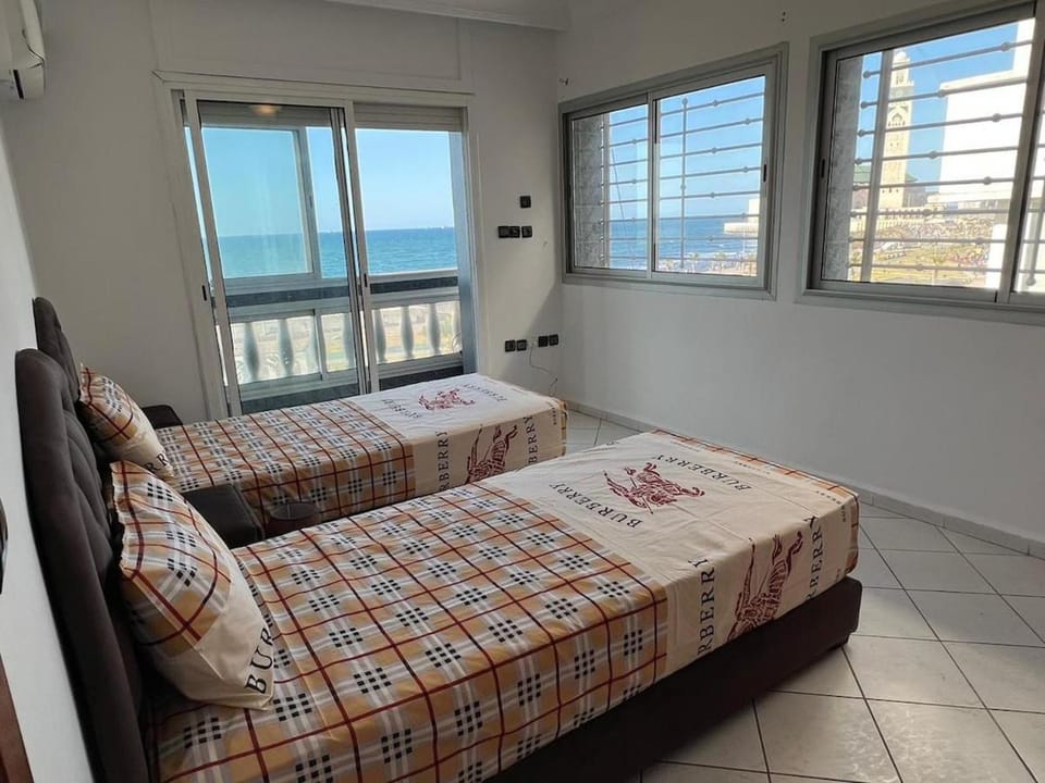 Spacious apartment beachfront city center Apartment in Casablanca