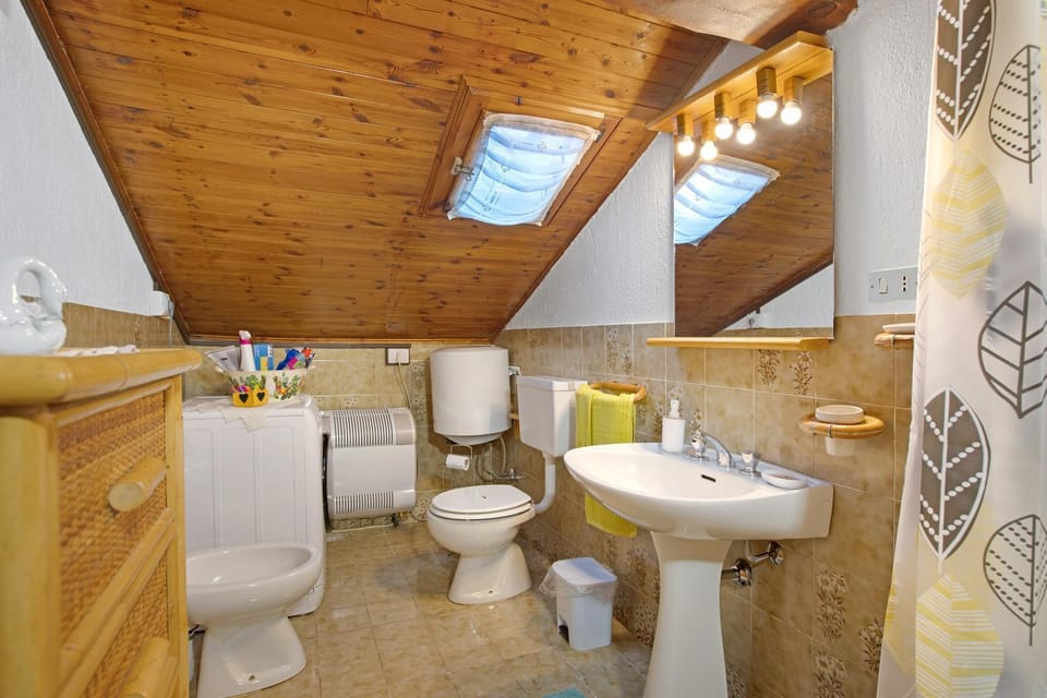 Bathroom, Living room