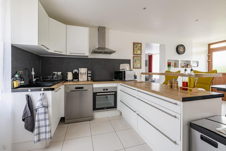 Kitchen or kitchenette, kitchen