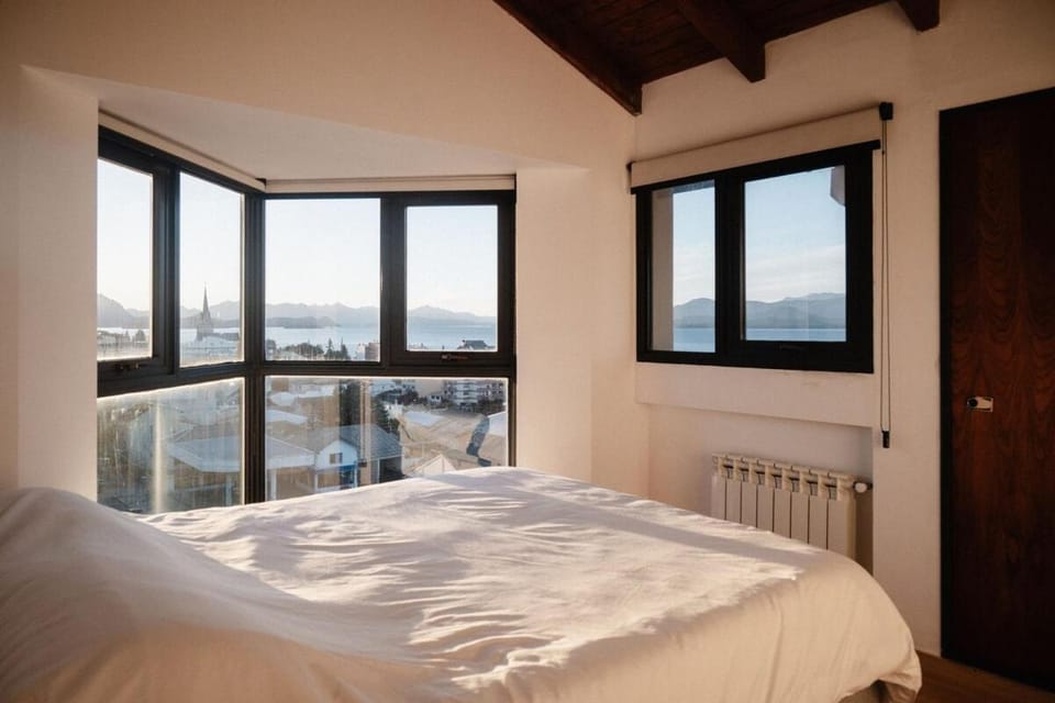 Bed, Natural landscape, Photo of the whole room, Bedroom