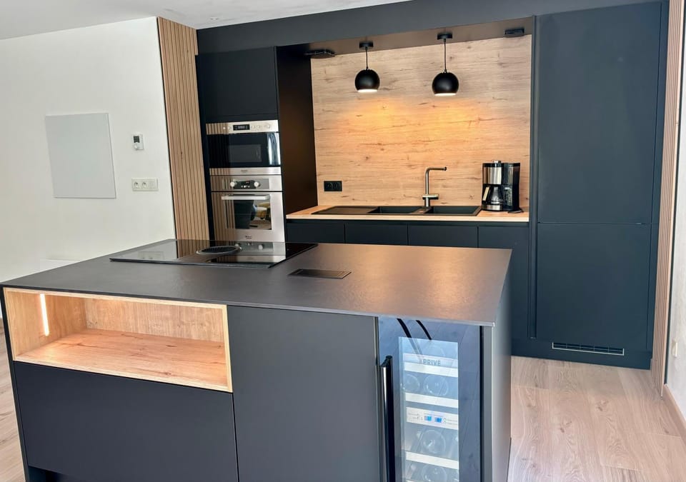 Kitchen or kitchenette, Living room