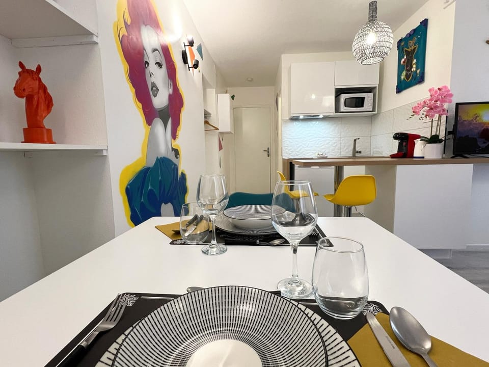 TV and multimedia, Kitchen or kitchenette, Dining area
