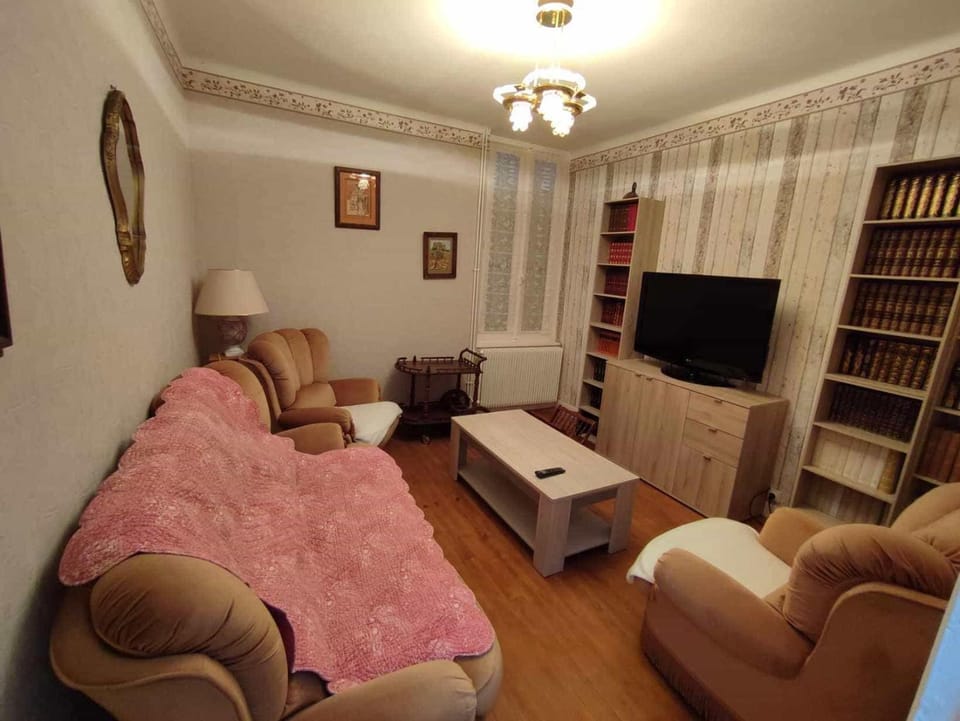 Communal lounge/ TV room, TV and multimedia, Seating area