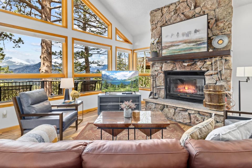 Montane Luxury Vacation Rental at Windcliff home House in Estes Park