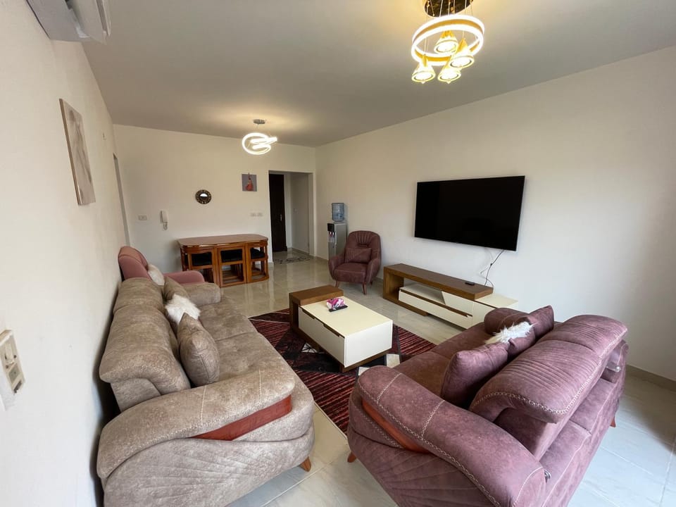 TV and multimedia, Living room, Seating area, Dining area, Evening entertainment