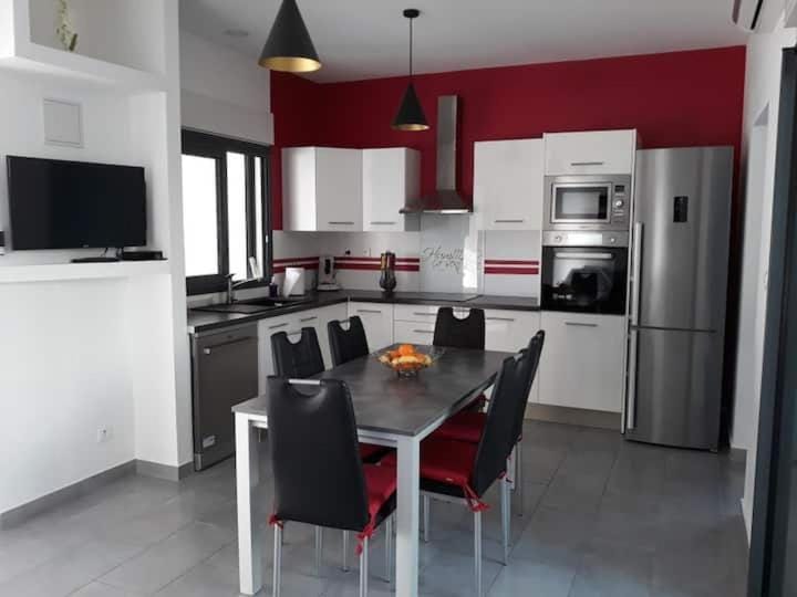 La Quiétude Entre Mer et Forêt avec piscine, chez l'habitant, 4 étoiles Vacation rental in Réunion