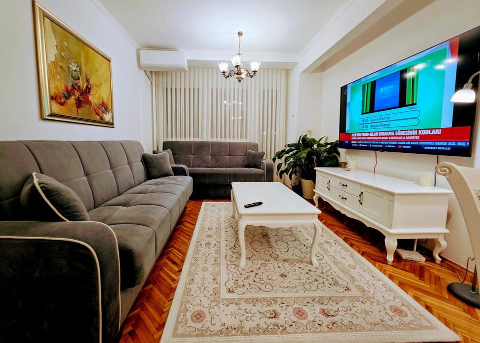 Communal lounge/ TV room, TV and multimedia, Living room, Seating area, Evening entertainment