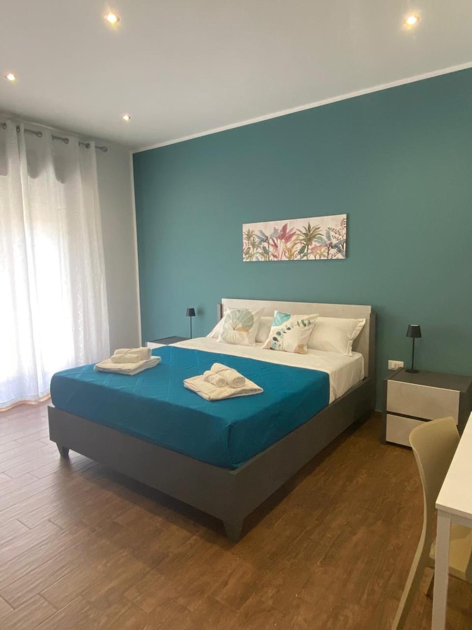 Bed, Photo of the whole room, Bedroom