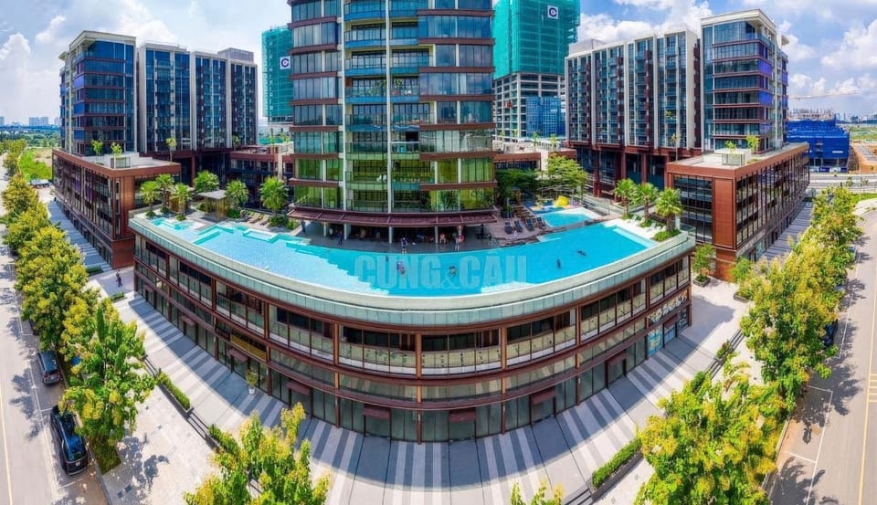 Property building, Day, Natural landscape, Street view, Swimming pool