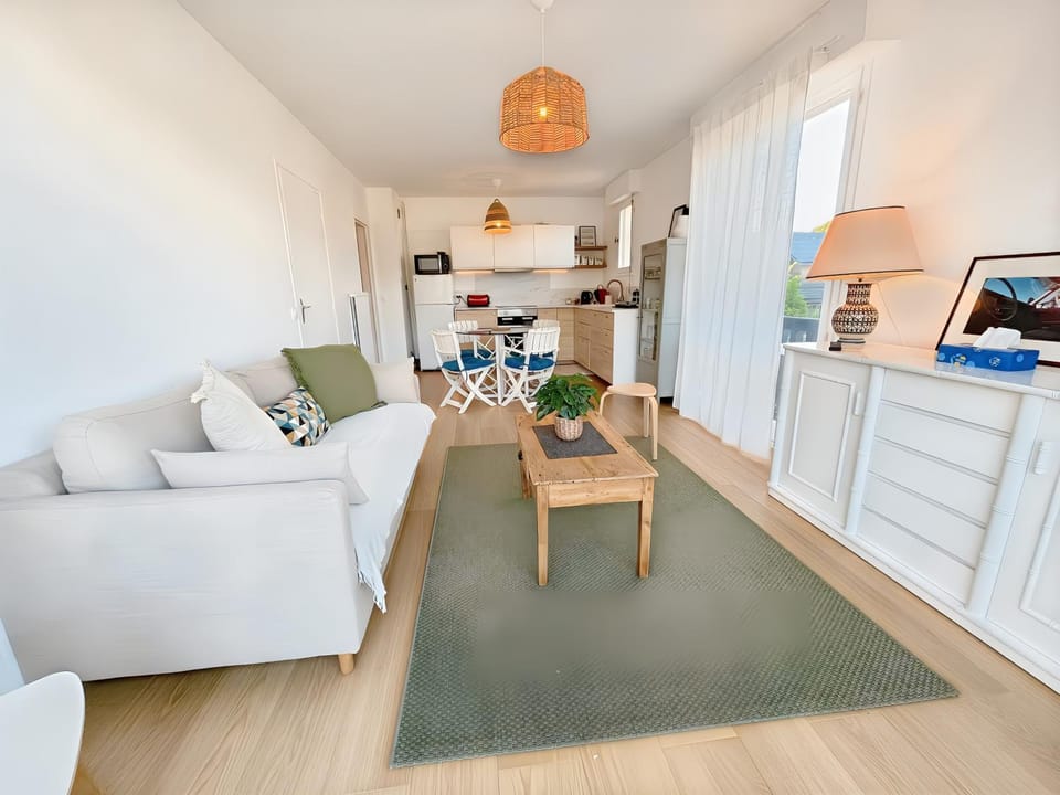 Blonville sur Mer, 2 minute walk to beach, 2 parking spaces and balcony Apartment in Blonville-sur-Mer