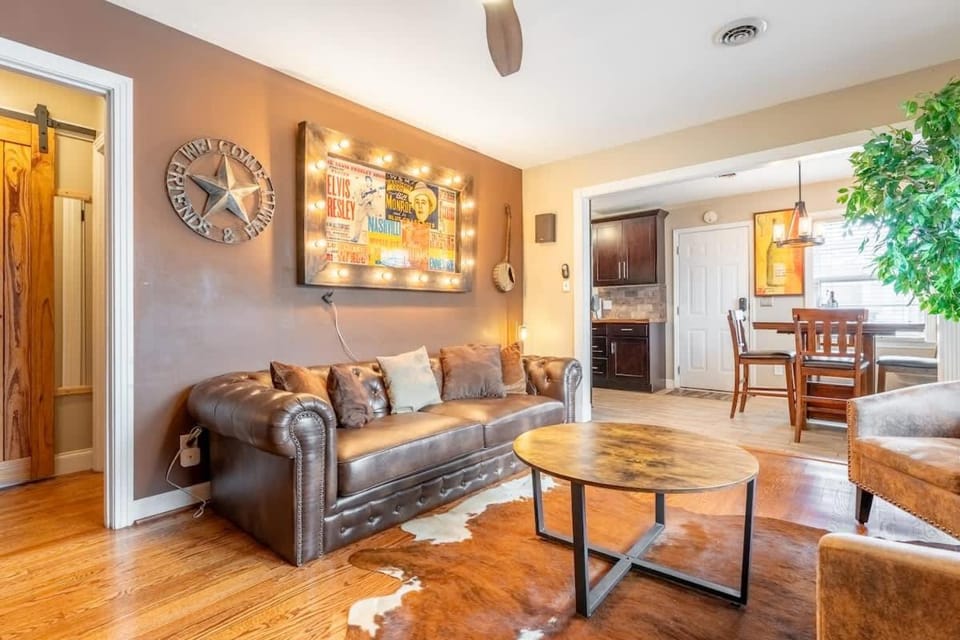 The Musicians Cottage by Stay Local Nashville House in Nashville