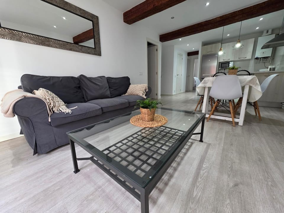 C01A08 Apartamento en santander by R2R Consulting Apartment in Santander