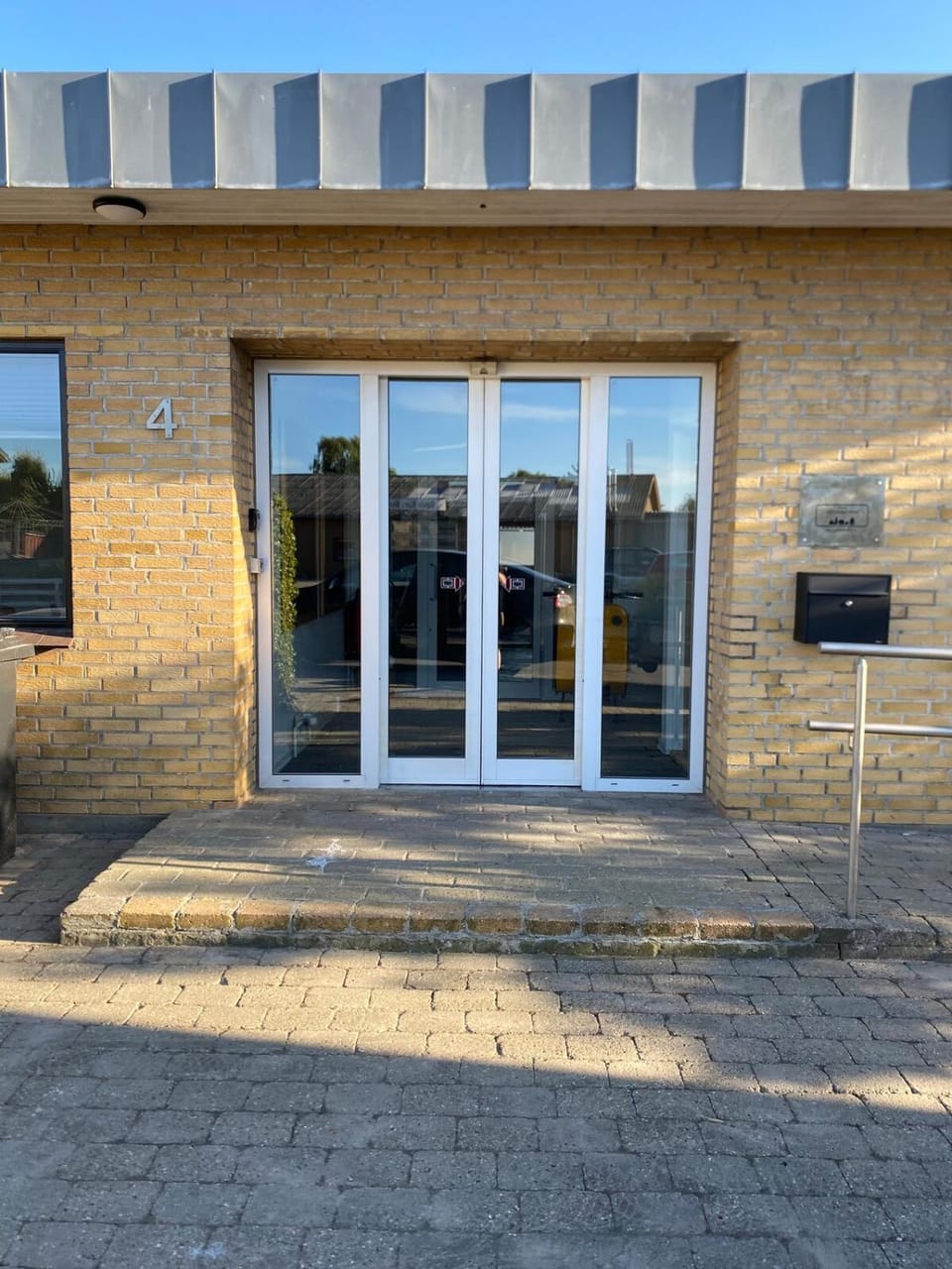 Facade/entrance
