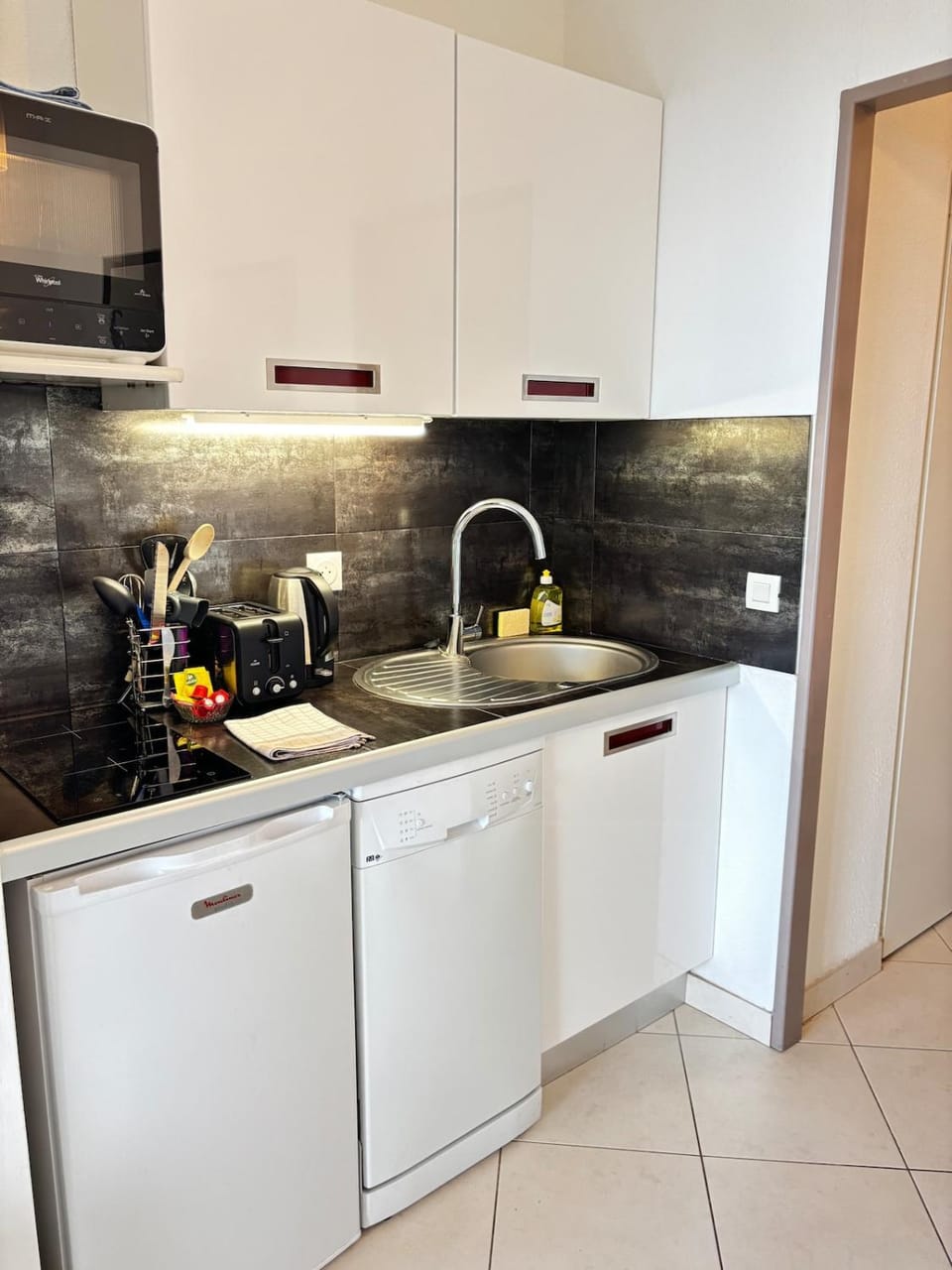 Sea & Port View Cozy Studio at Marina Baie des Anges Apartment in Villeneuve-Loubet