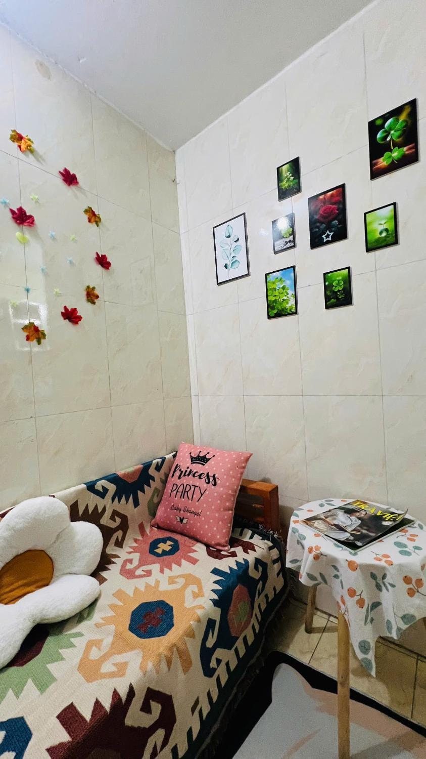 Studio Bông Hồng đỏ Hostel in Hanoi