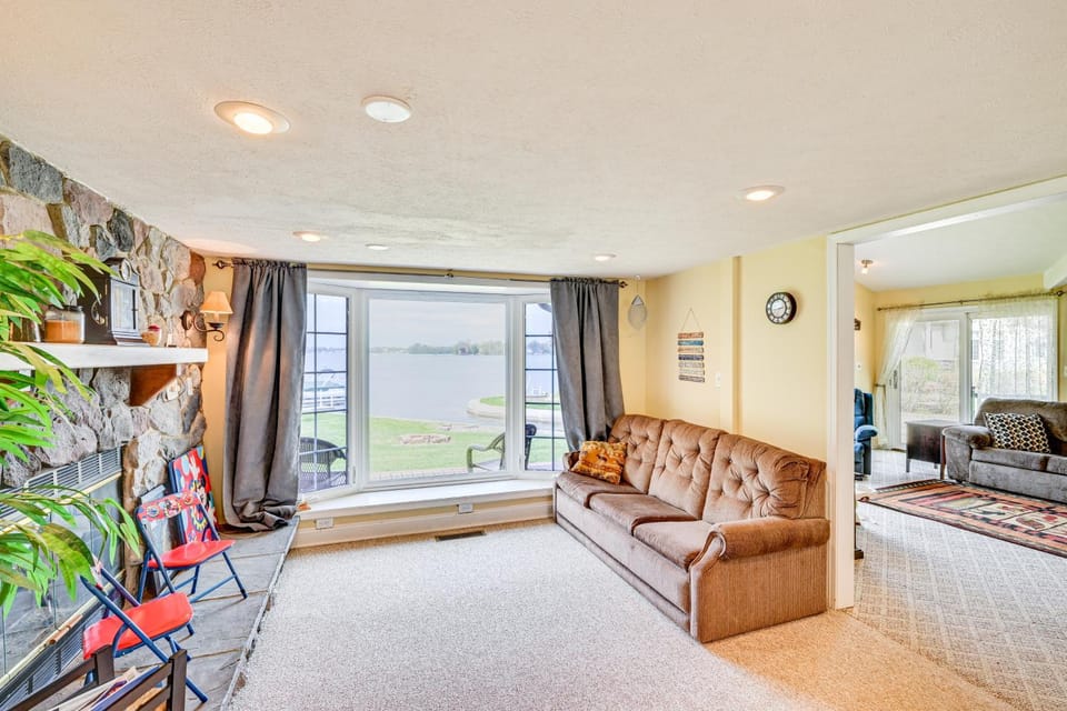 Scenic Views Spacious Webster Lake House! House in Indiana