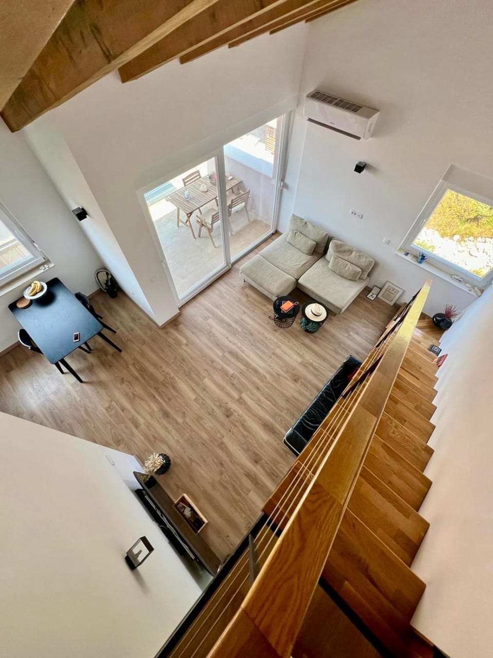 TV and multimedia, Living room, Photo of the whole room, Seating area, Dining area