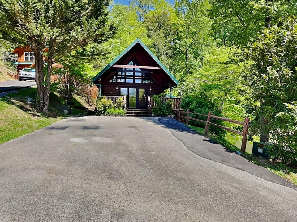 Hugs N Kisses House in Gatlinburg