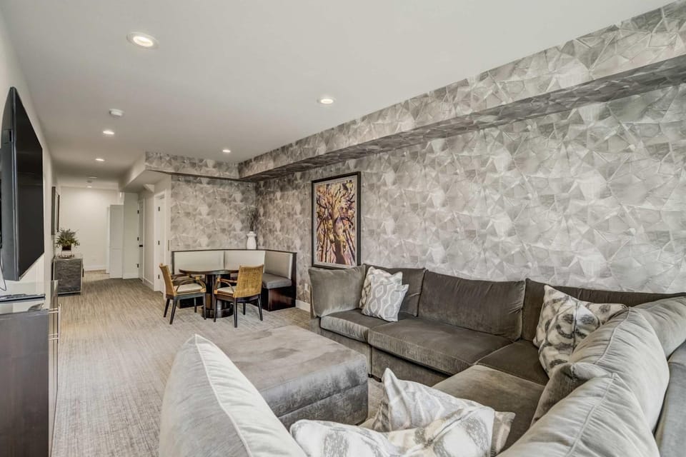 The Overlook Luxury Rooftop Retreat by Broadmoor House in Colorado Springs
