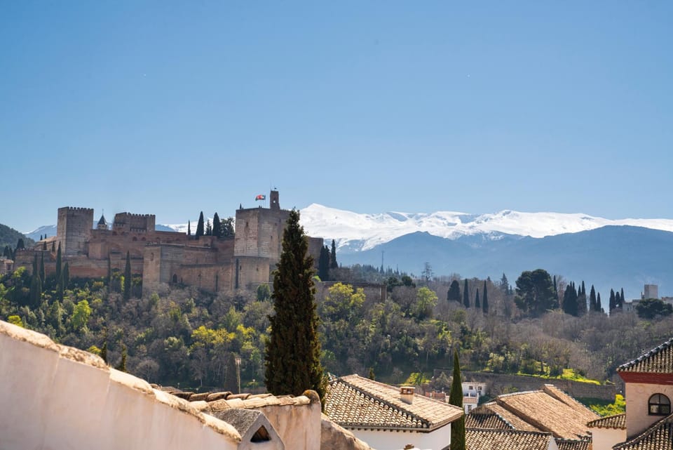 Natural landscape, Balcony/Terrace, Landmark view, Mountain view