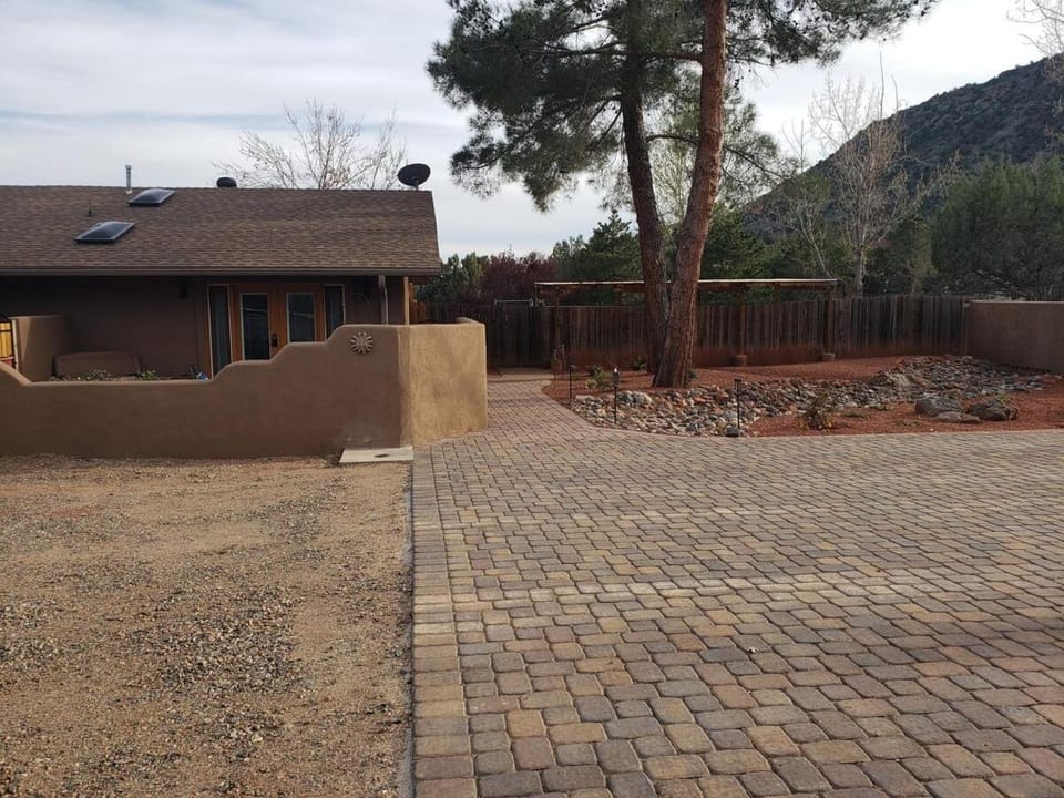 Robin's Red Rock Getaway Suite A House in Village of Oak Creek