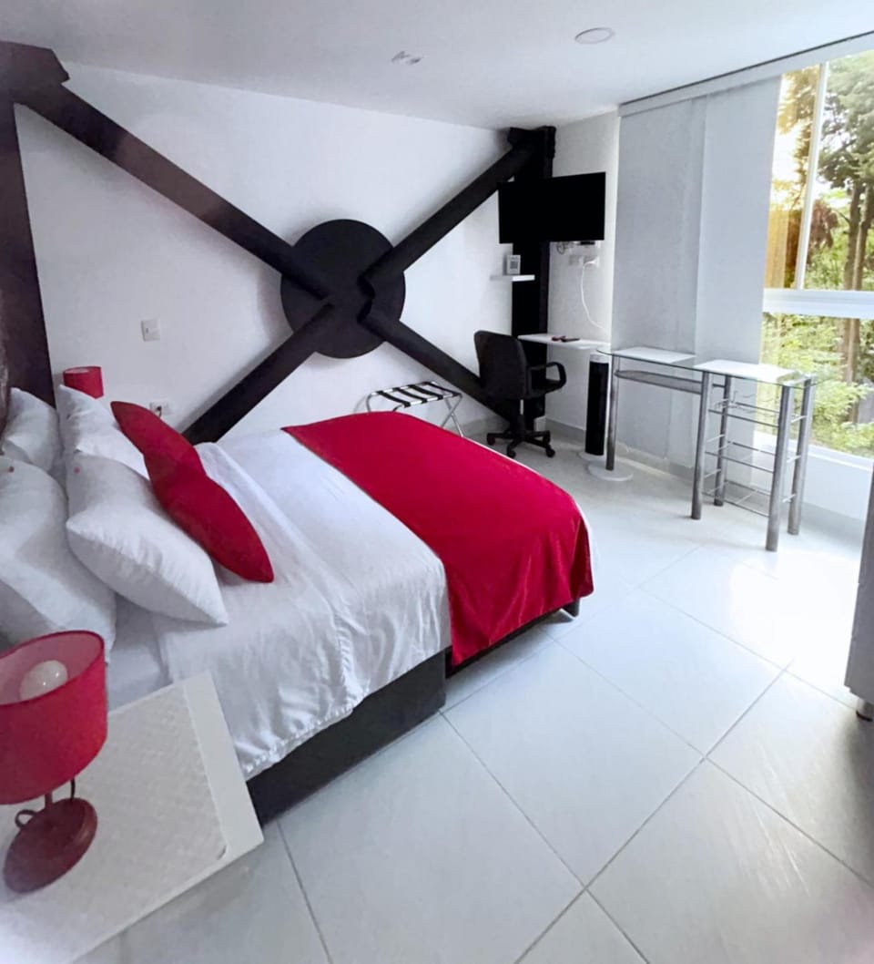 Bed, TV and multimedia, Bedroom