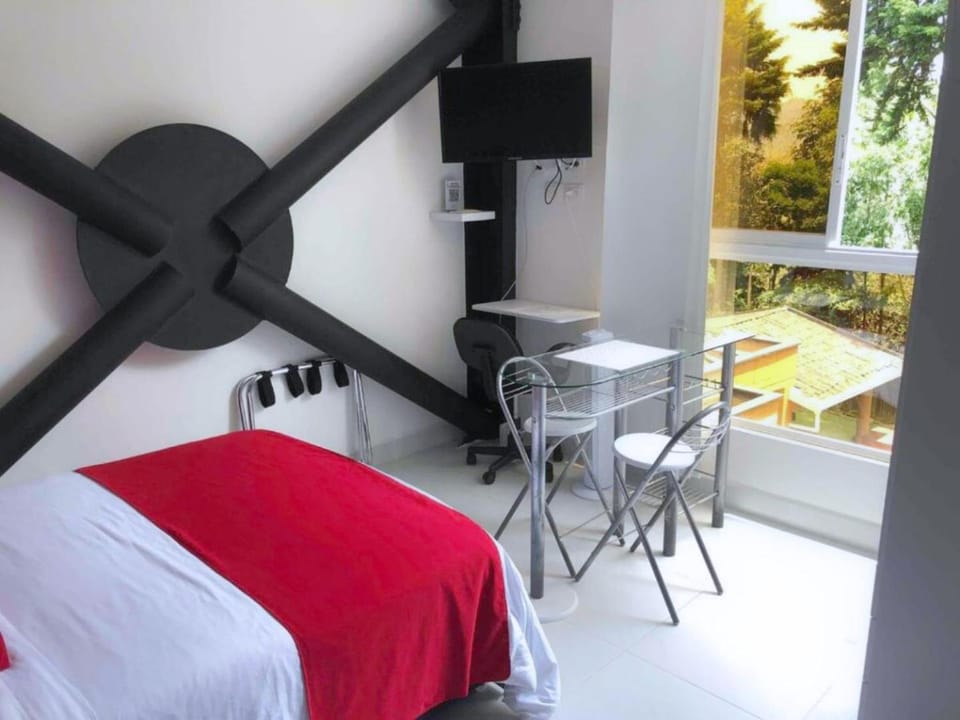 Bed, TV and multimedia, Bedroom