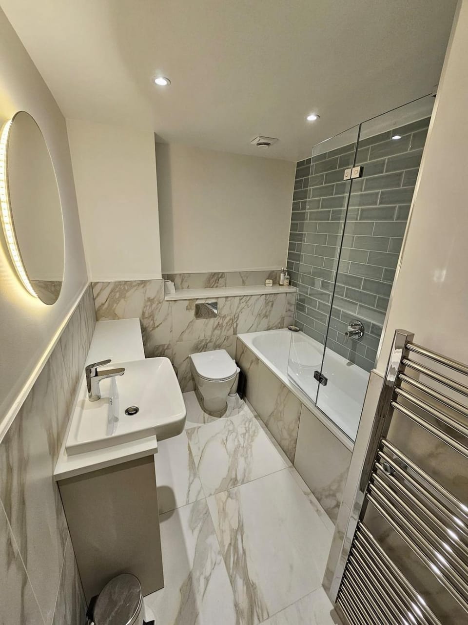 Luxury 1 bed flat with parking, Clapham Junction Apartment in London