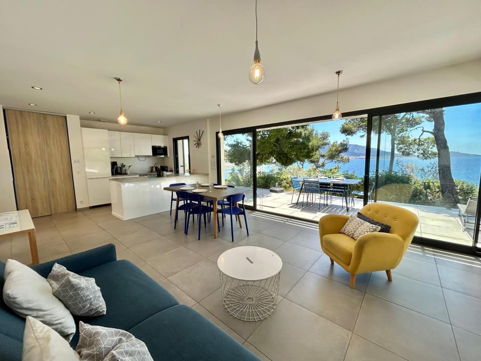 Patio, View (from property/room), Balcony/Terrace, Kitchen or kitchenette, Living room, Seating area, Dining area, Sea view