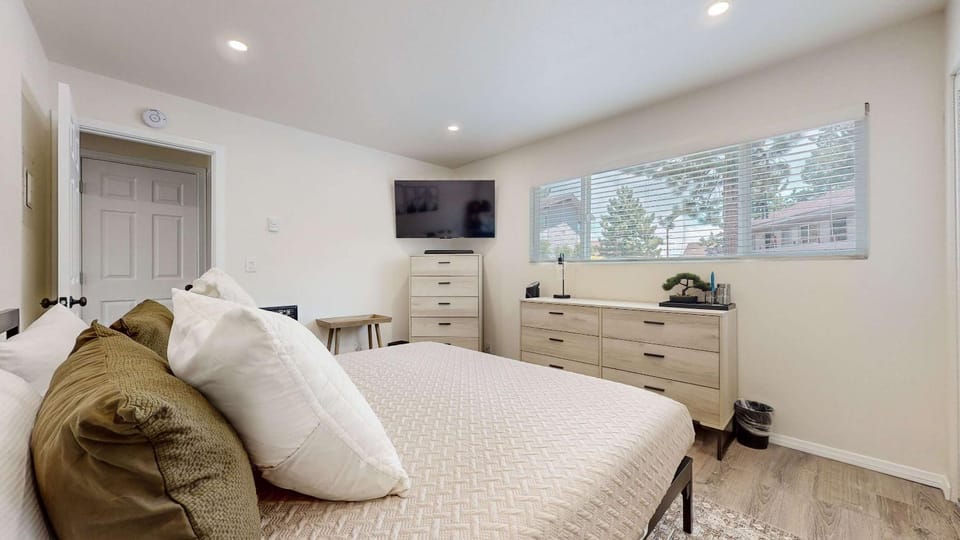Jackson's Alpine Retreat - For 4 House in Mammoth Lakes