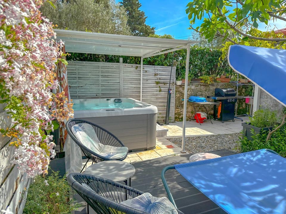 Day, Garden, Hot Tub, sunbed