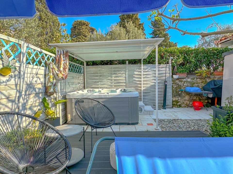 Patio, Day, Balcony/Terrace, Seating area, Garden view, sunbed