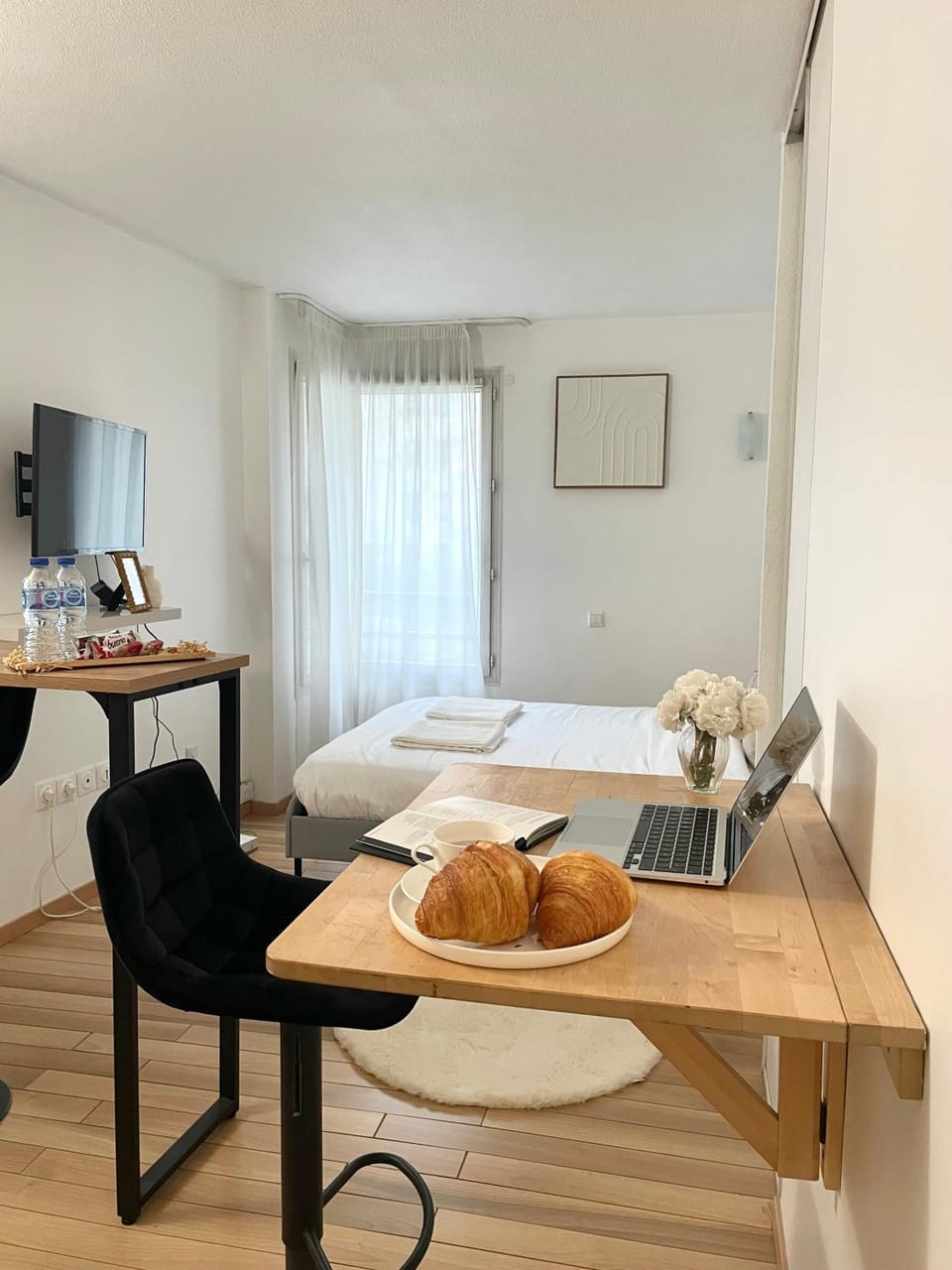 Living room, Photo of the whole room, Dining area