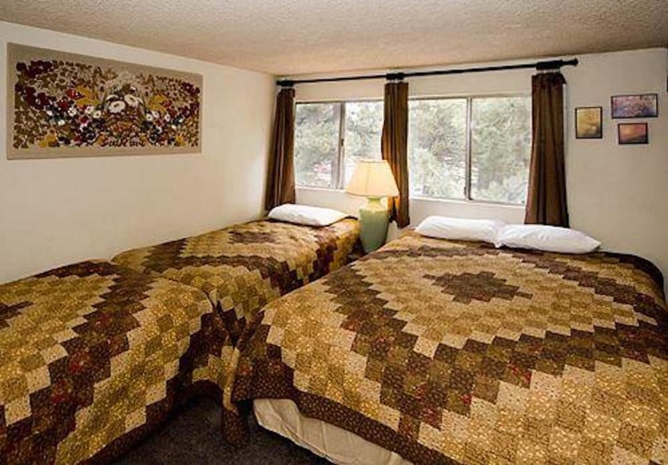 La Residence - Near Shuttle and Hike & Bike Trails House in Mammoth Lakes