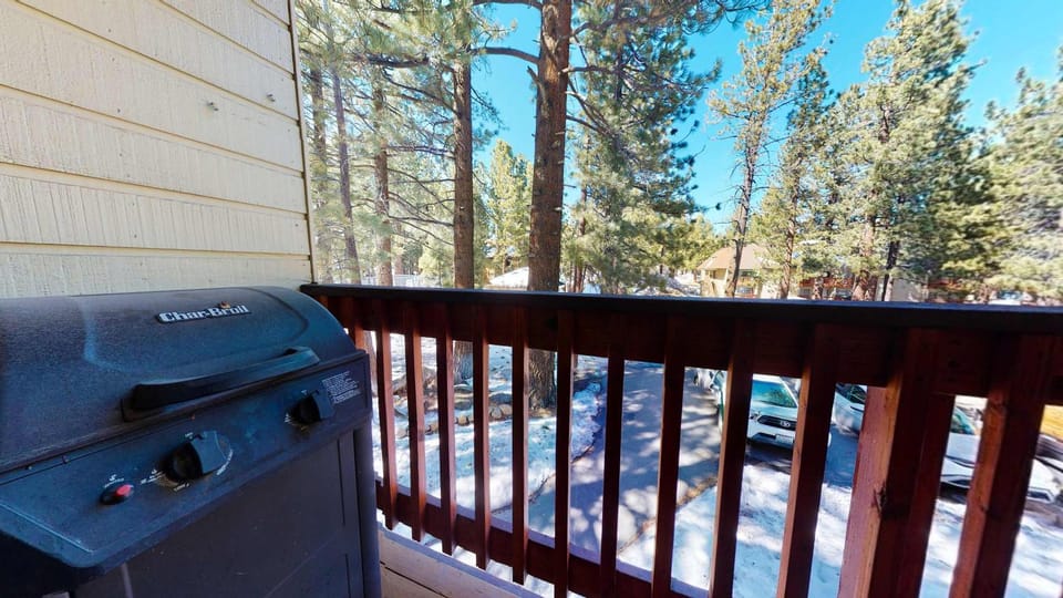 La Residence - Shared Pool Hot Tub & More House in Mammoth Lakes
